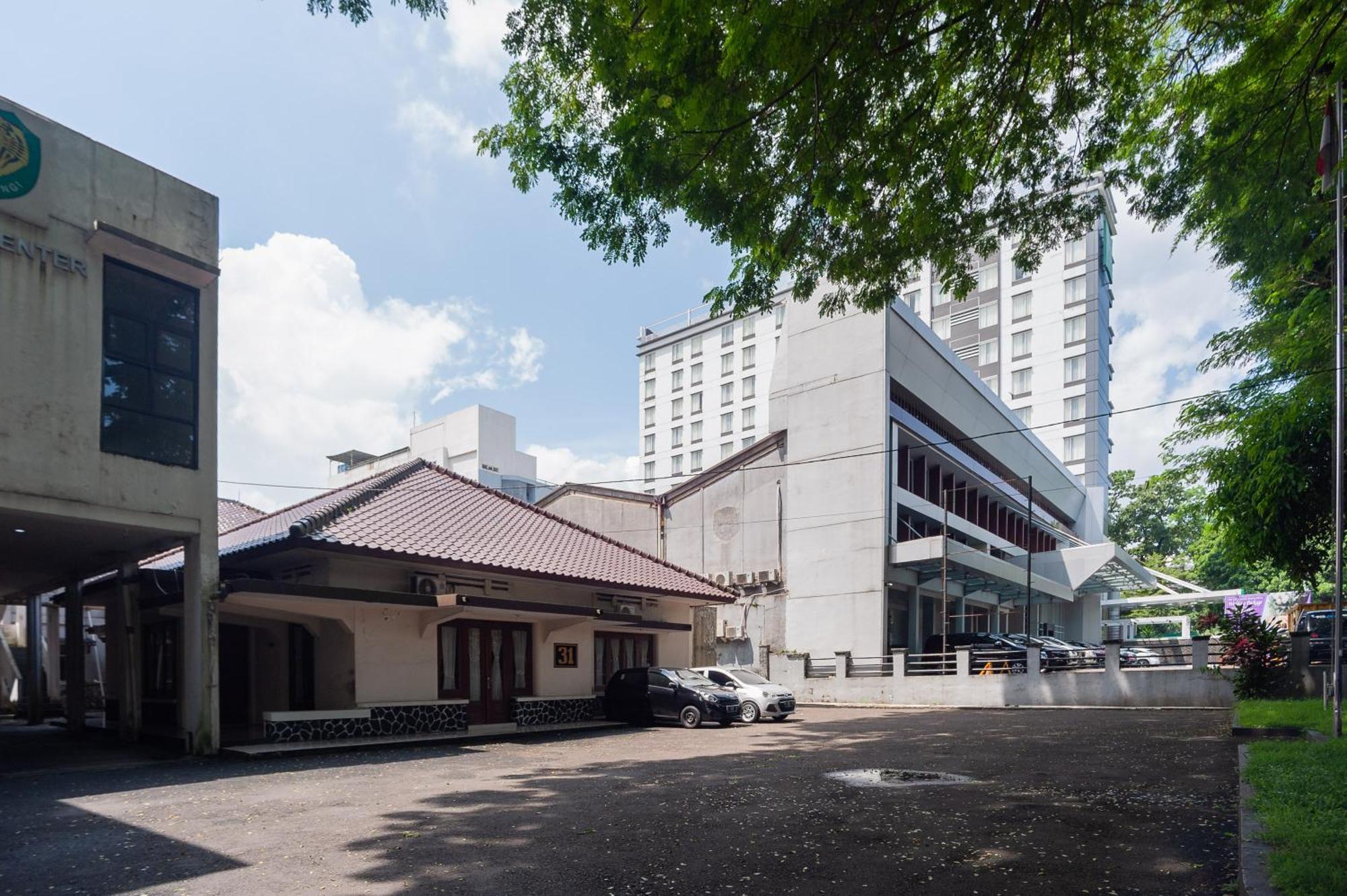 Reddoorz Plus Near Rs Pmi Bogor Eksteriør bilde